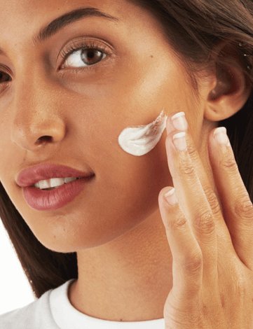 Garnier SkinActive Clearly Brighter Brightening & Smoothing Daily Moisturizer SPF 15